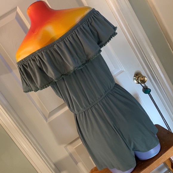 Beautiful DEREK HEART Romper - Picture 6 of 15